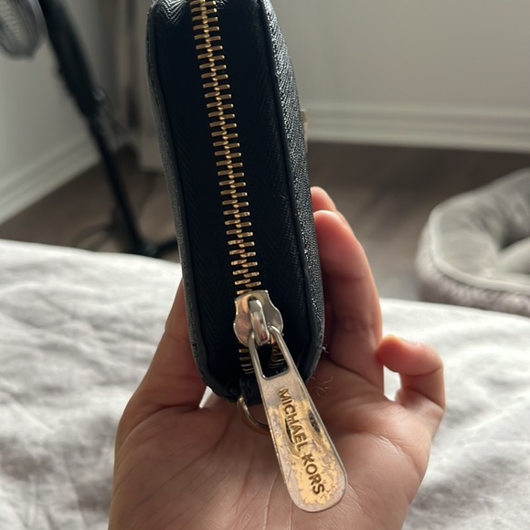 MICHAEL KORS CONTINENTAL WRISTLET - Picture 6 of 11